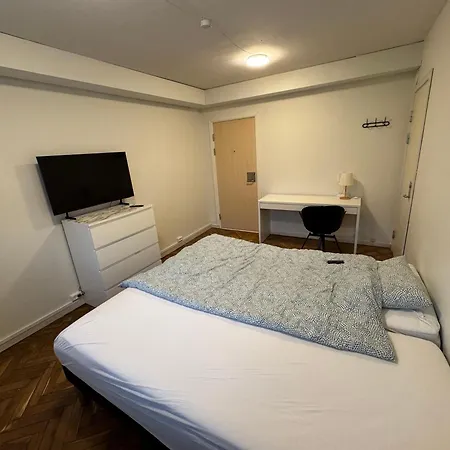 Charming Close To And E45